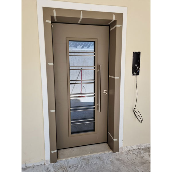Πόρτα Ασφαλείας με τζάμι στο κέντρο