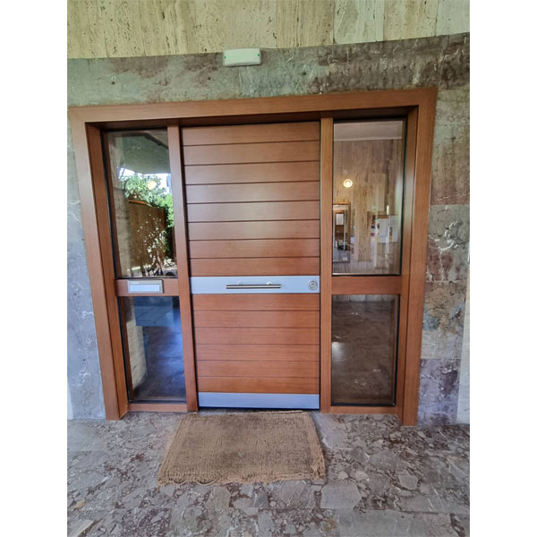 Πόρτα Ασφαλείας εισόδου με τζάμι